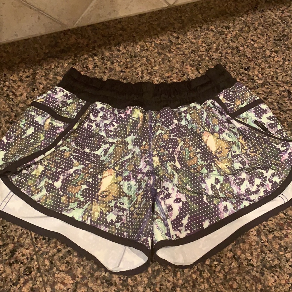 Excellent Condition Lululemon Tracker Shorts size 8